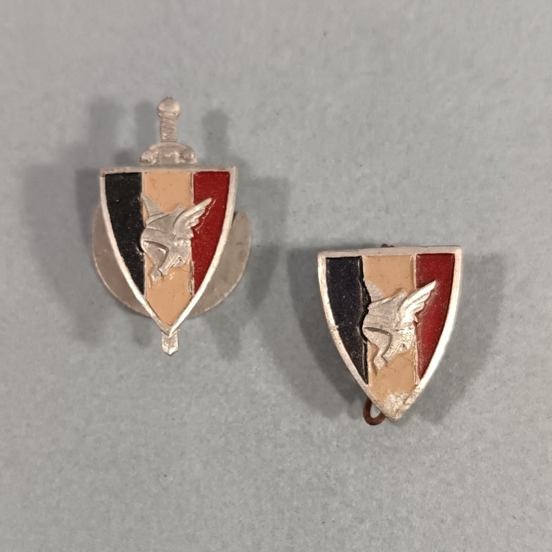 2 INSIGNES OU BOUTONNIERES PATRIOTIQUES EN ALUMINIUM DE LA LEGION FRANCAISE DES COMBATTANTS DU MARECHAL PETAIN